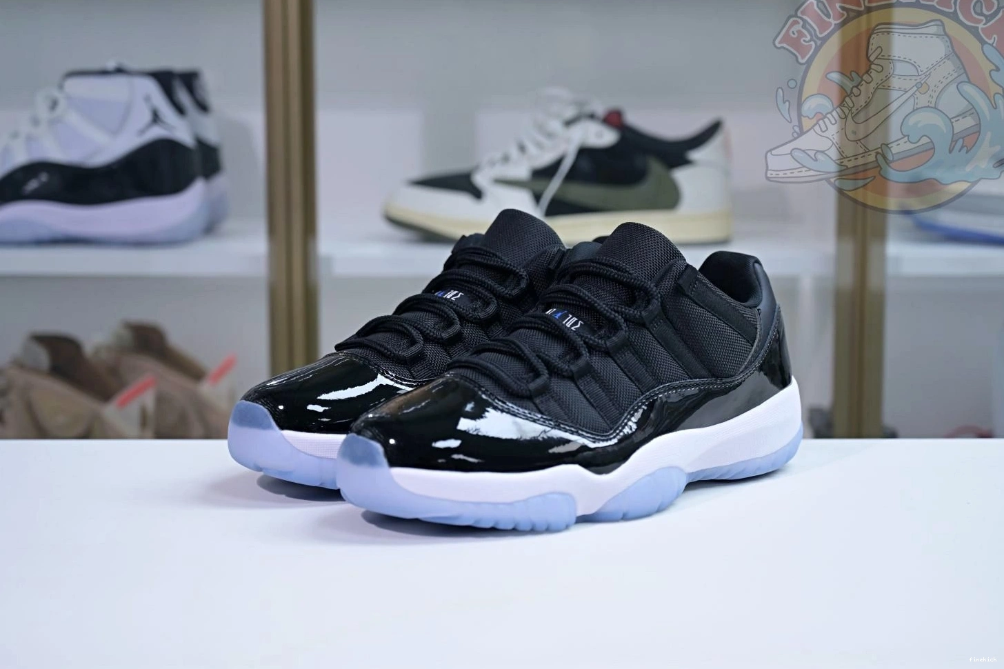 Jordan 11 Low Air 